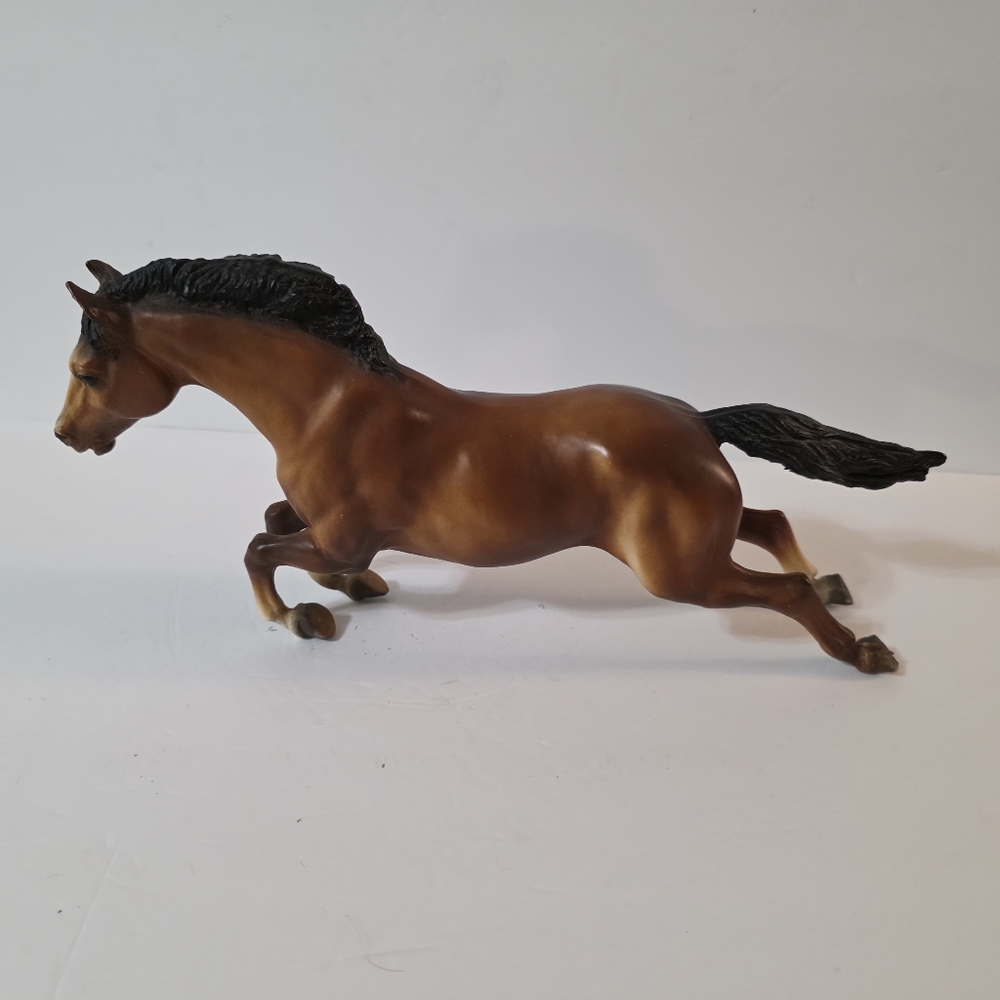 Breyer Bay Jumping Horse No Stand